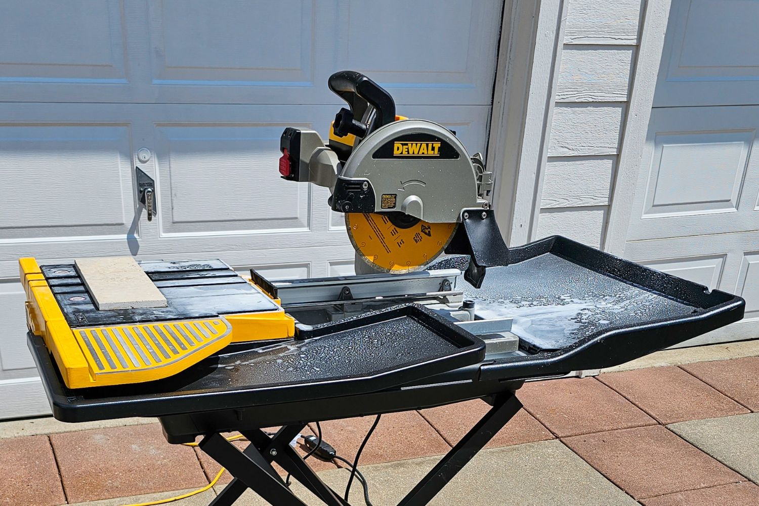 How to Use a Small Wet Tile Saw? SawCafe